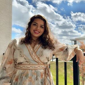 Meet your Posher, Valeria